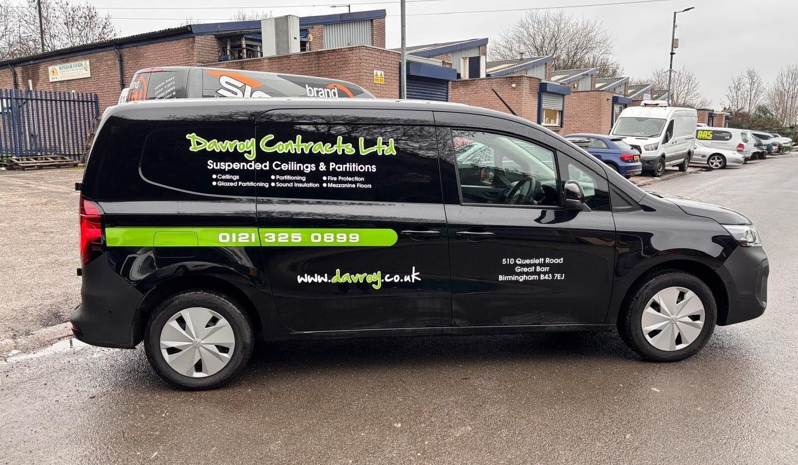 Black Nissan Townstar L2 Vehicle graphics