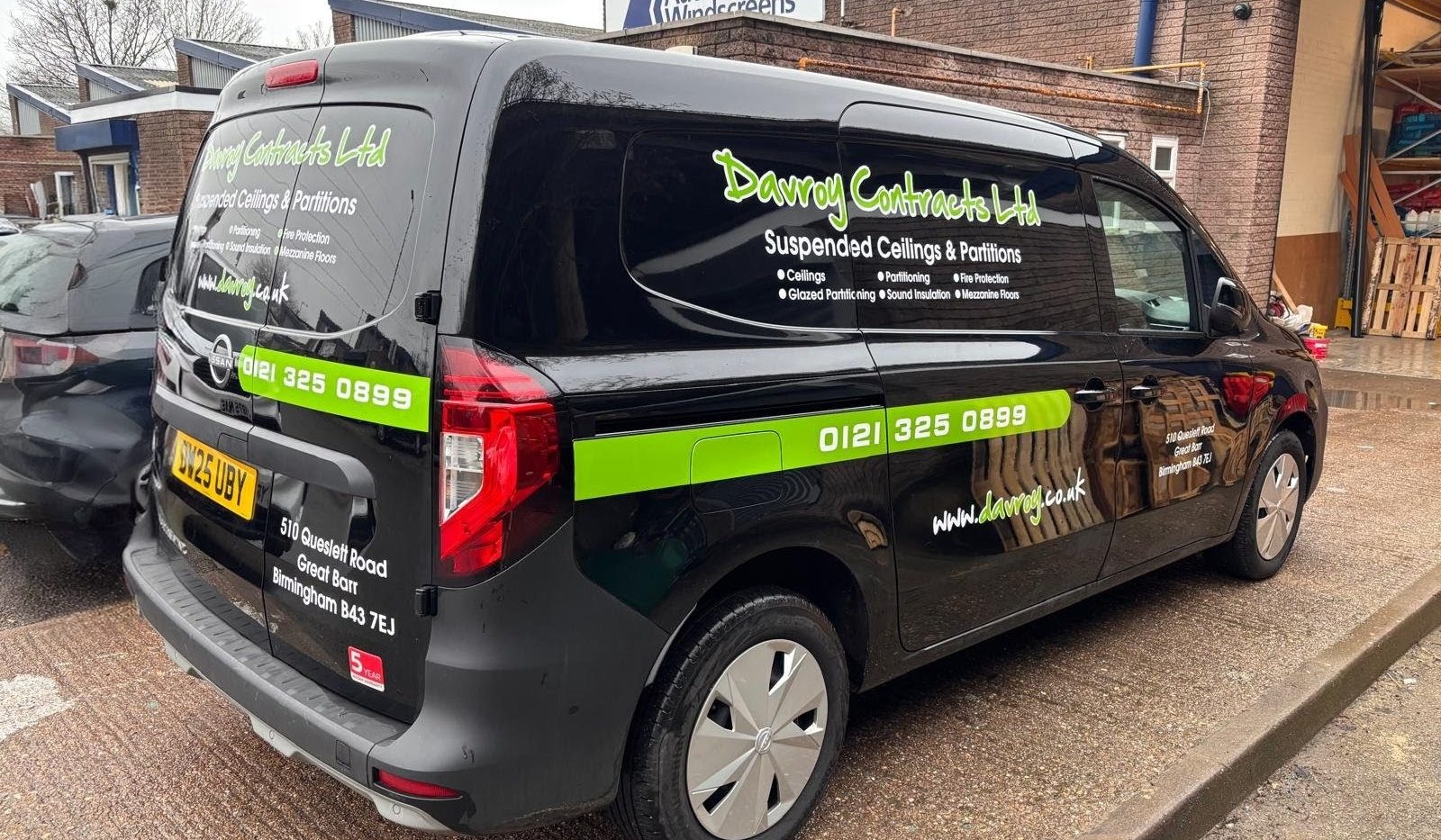Black Nissan Townstar L2 Vehicle graphics